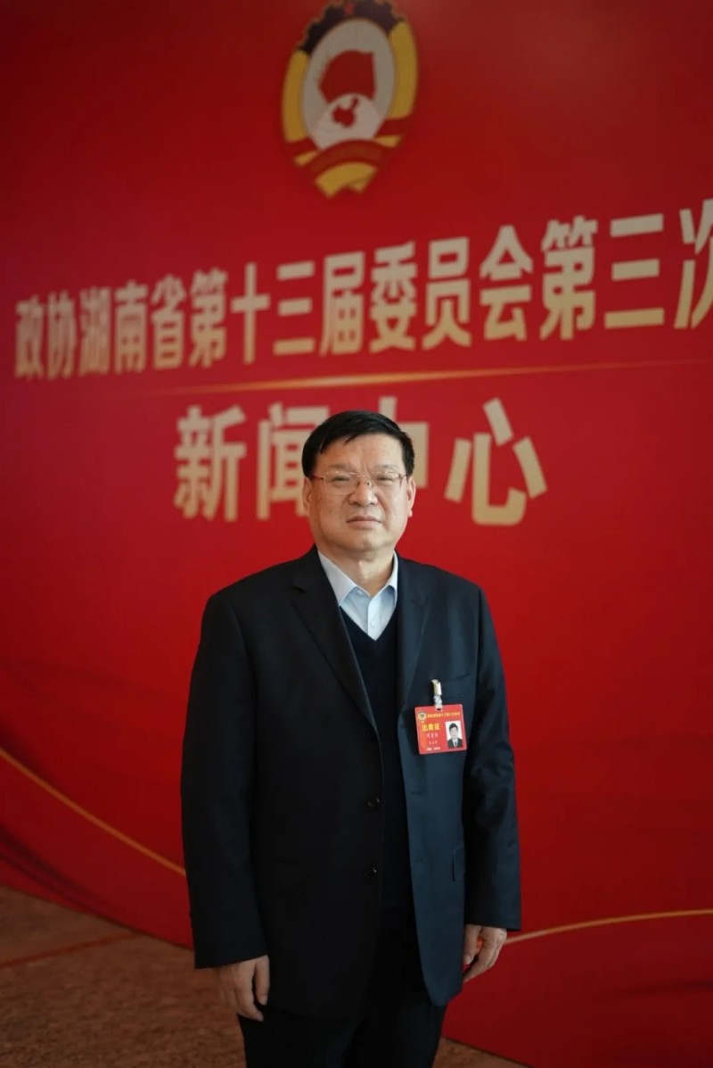 兩會(huì)供銷(xiāo)之聲丨周重旺：產(chǎn)業(yè)先行，以農(nóng)業(yè)經(jīng)營(yíng)主體的發(fā)展助力鄉(xiāng)村振興