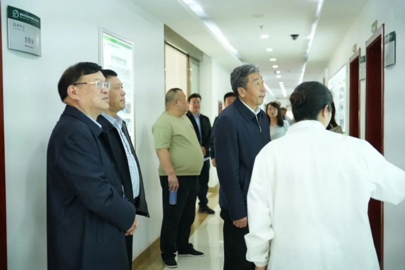 山西省供銷(xiāo)合作社聯(lián)合社黨組書(shū)記、理事會(huì)主任高建軍一行蒞臨公司調(diào)研指導(dǎo)