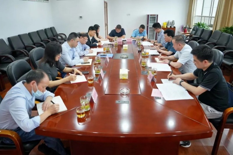 湖南省供銷(xiāo)合作總社黨組書(shū)記、理事會(huì)主任周曉理調(diào)研公司并主持召開(kāi)座談會(huì)