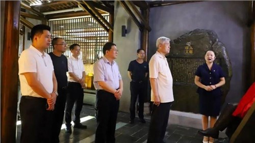 原國務(wù)院參事、國家制造強國建設(shè)戰(zhàn)略咨詢委員會委員張綱一行來集團(tuán)白沙溪茶廠考察調(diào)研