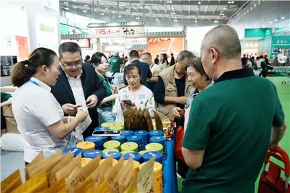 我與中部農(nóng)博會(huì)的24年 | 集團(tuán)公司副董事長吳浩人：連續(xù)24年參加，進(jìn)行品牌展示與新品推廣