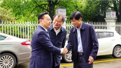 湖南師范大學(xué)校長(zhǎng)劉仲華院士、副校長(zhǎng)唐賢清一行蒞臨集團(tuán)益陽(yáng)茶廠調(diào)研指導(dǎo)