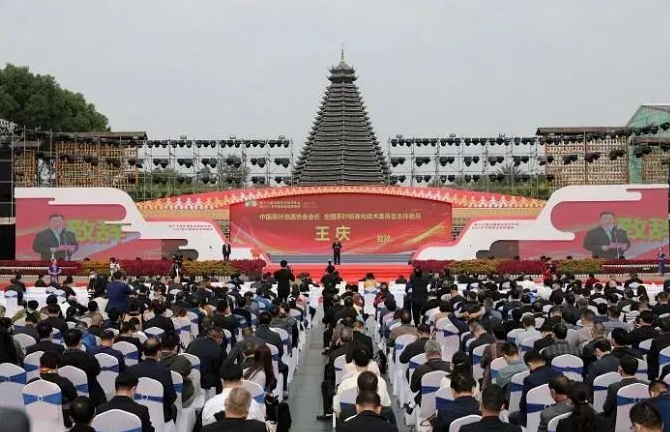 第十七屆中國(guó)茶業(yè)經(jīng)濟(jì)年會(huì)召開，集團(tuán)公司繼續(xù)排名中國(guó)茶企百?gòu)?qiáng)前列，白沙溪茶廠、益陽(yáng)茶廠榮獲多項(xiàng)榮譽(yù)